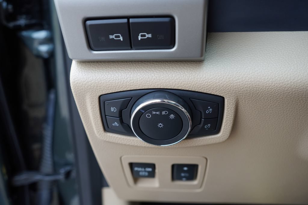 Certified 2018 Ford F150 Lariat w/ Equipment Group 502A Luxury AWD/4WD image 27