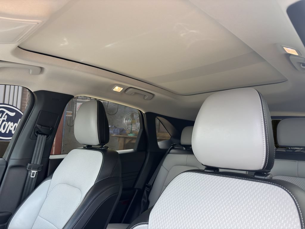 Certified 2023 Ford Escape SE FWD image 16
