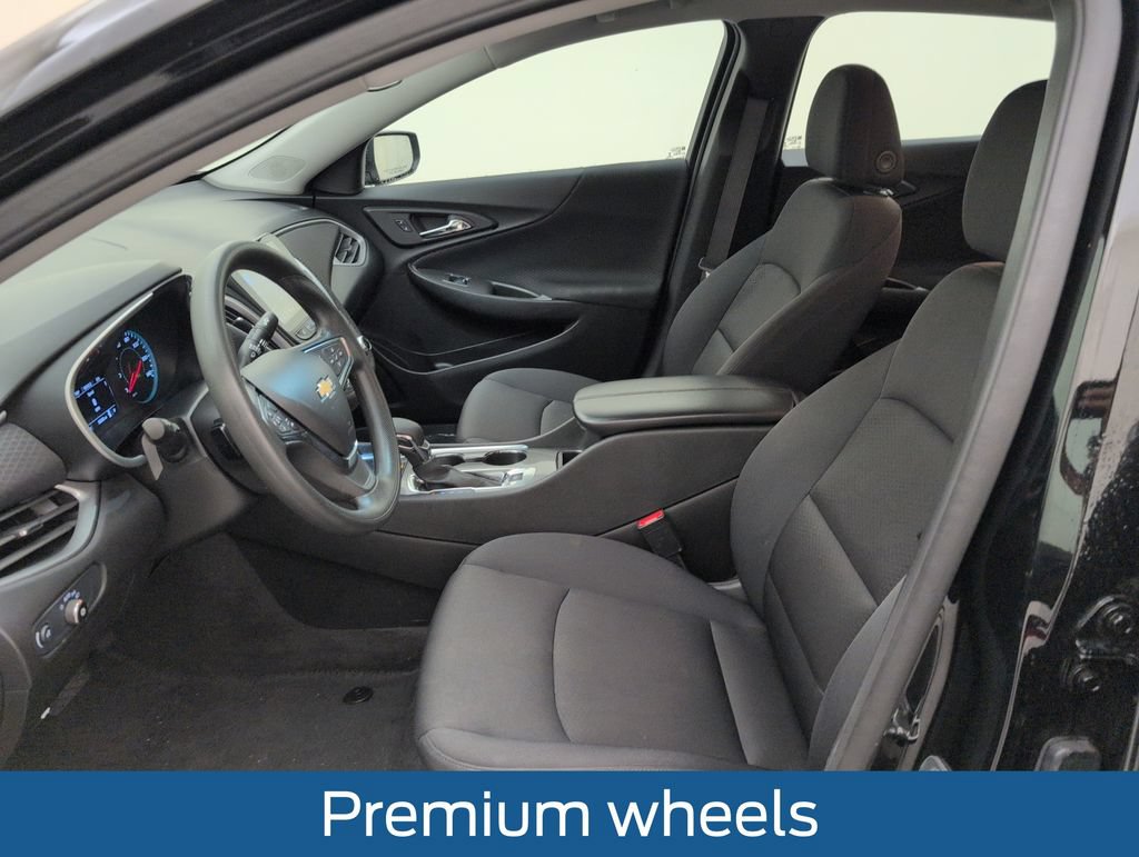 Used 2025 Chevrolet Malibu LT FWD image 4