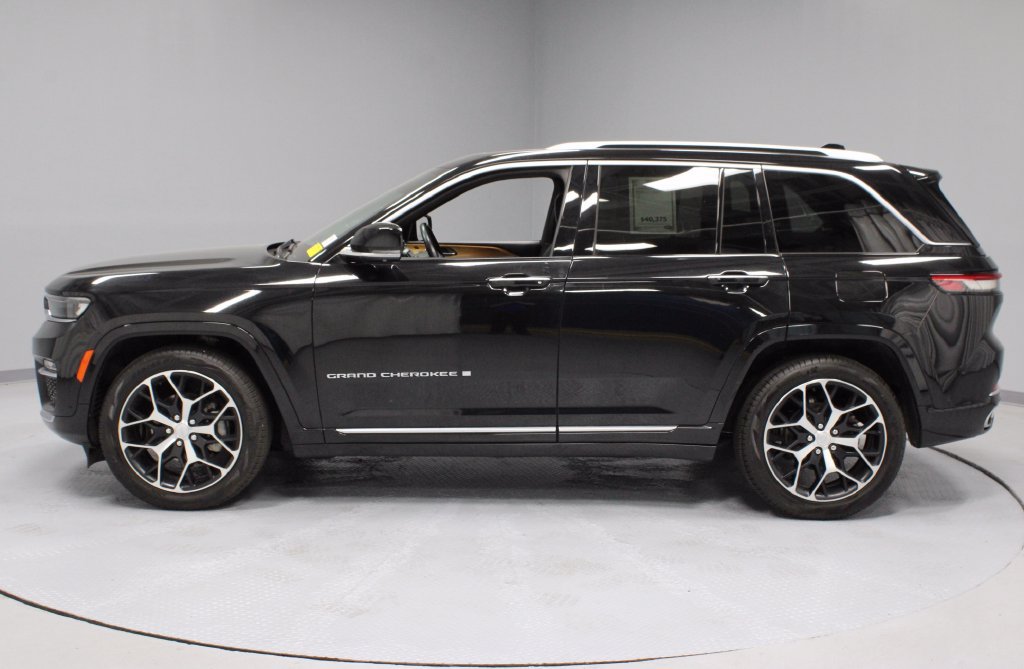 Used 2024 Jeep Grand Cherokee Summit AWD/4WD image 10