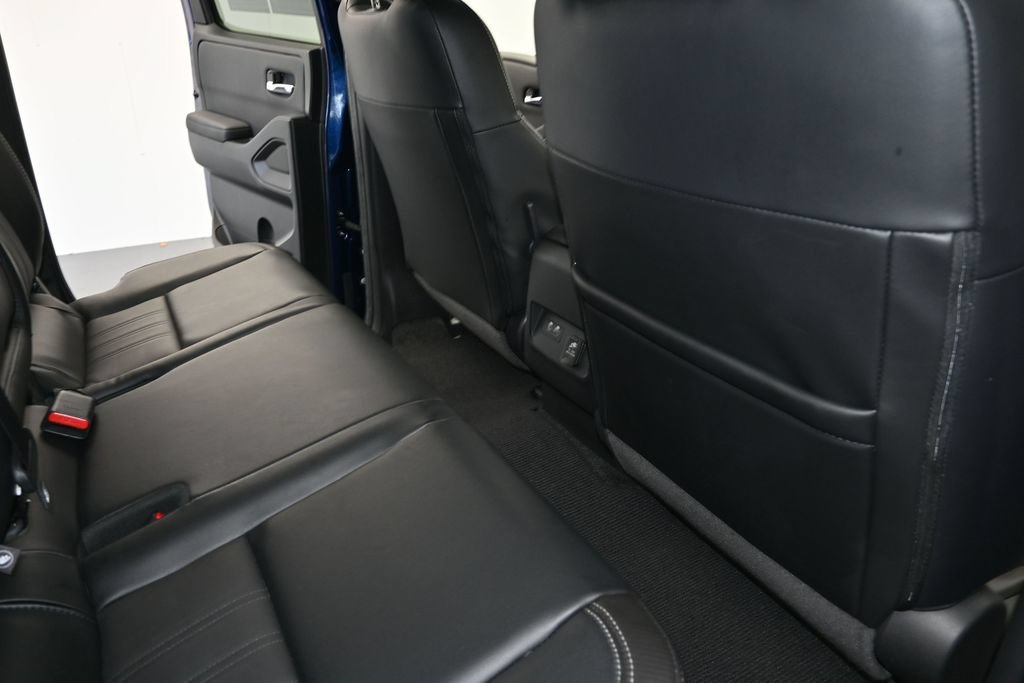Used 2023 Nissan Frontier SV w/ SV Premium Package AWD/4WD image 13