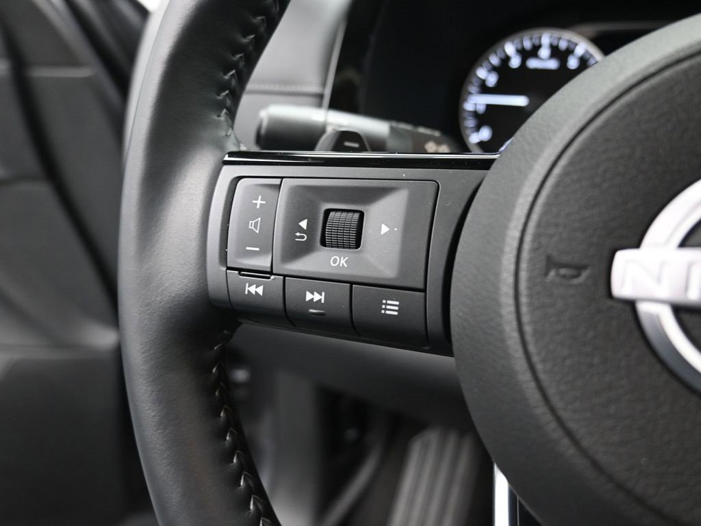 Used 2025 Nissan Pathfinder SL image 31