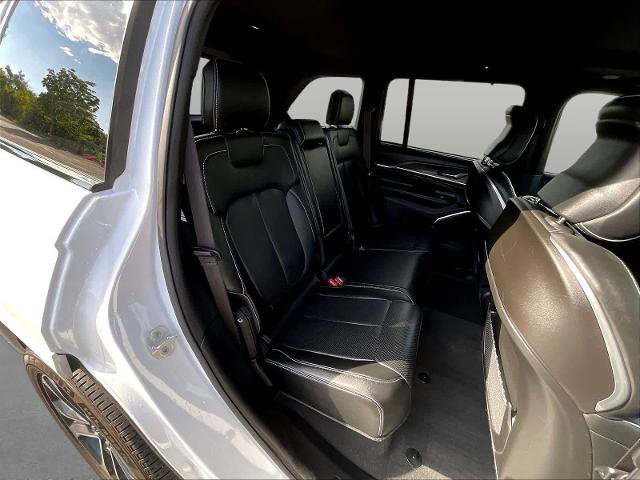 Used 2023 Jeep Grand Cherokee Overland w/ Luxury Tech Group IV AWD/4WD image 27