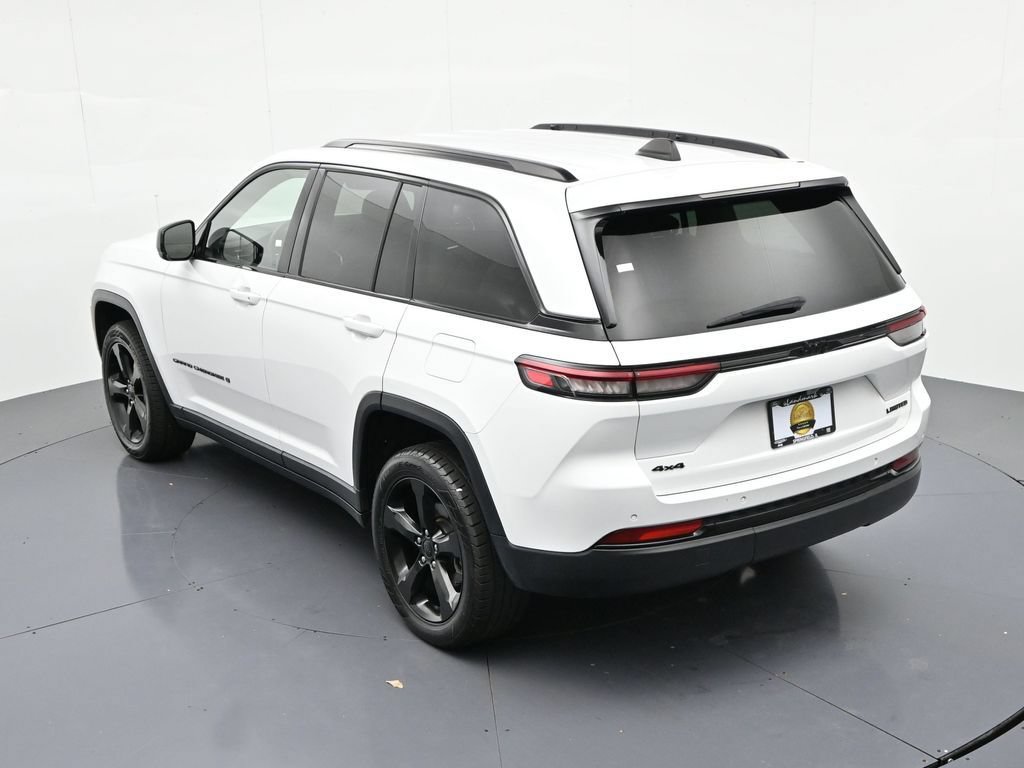 Used 2023 Jeep Grand Cherokee Limited w/ Black Appearance Package AWD/4WD image 16