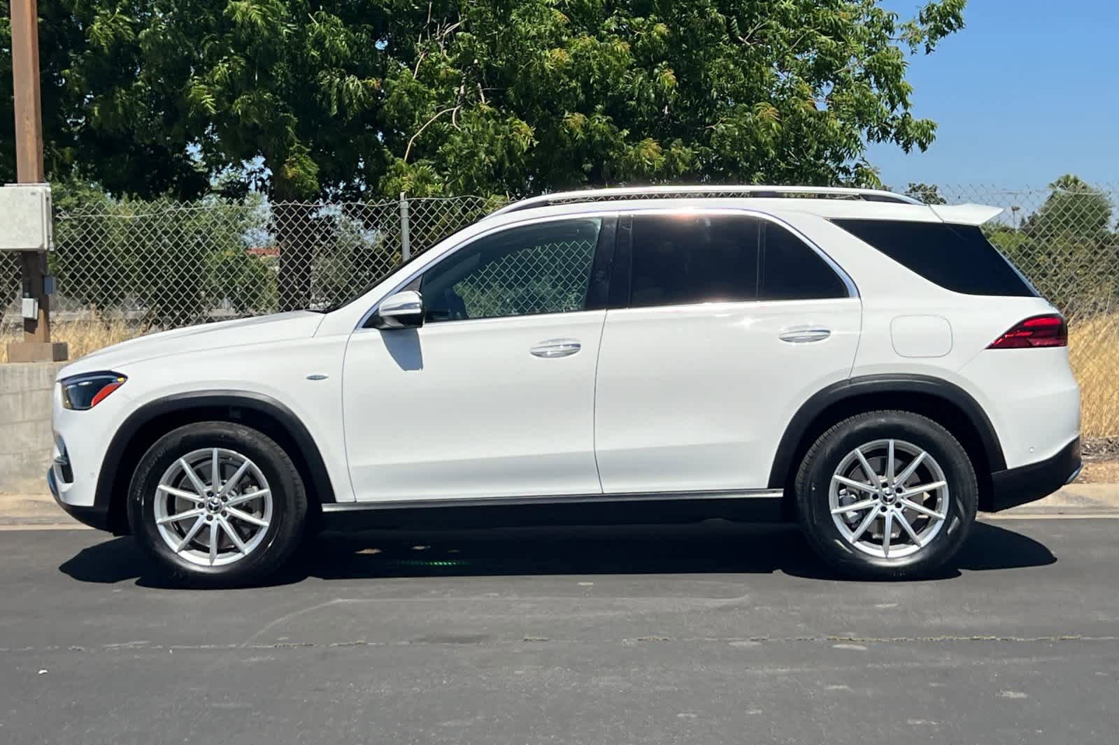 Used 2025 Mercedes-Benz GLE 450e 4MATIC image 5