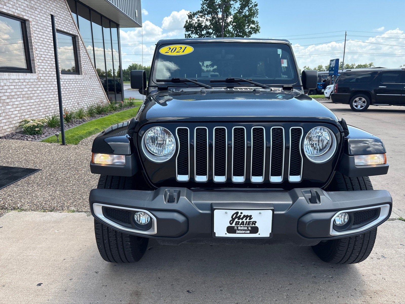 Used 2021 Jeep Wrangler Unlimited Sahara w/ Uconnect 4C Nav & Sound Group AWD/4WD image 7