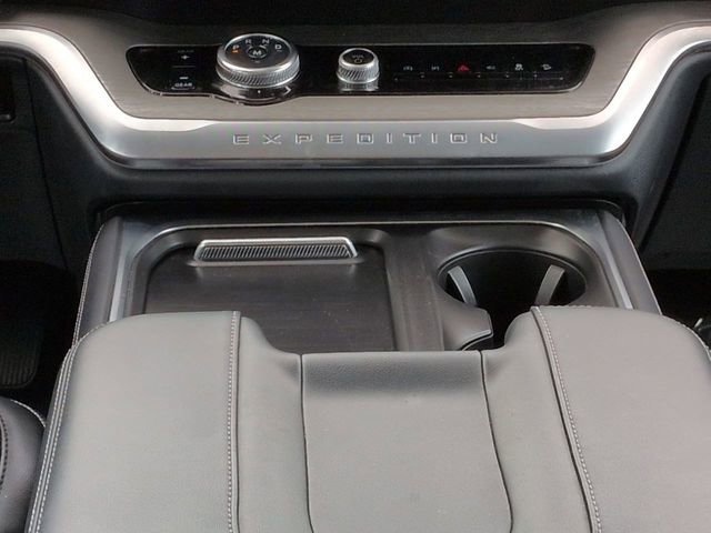 Certified 2025 Ford Expedition Platinum image 19