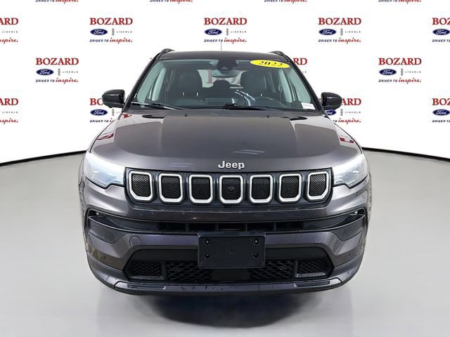 Used 2022 Jeep Compass Latitude w/ Sun and Sound Group AWD/4WD image 2