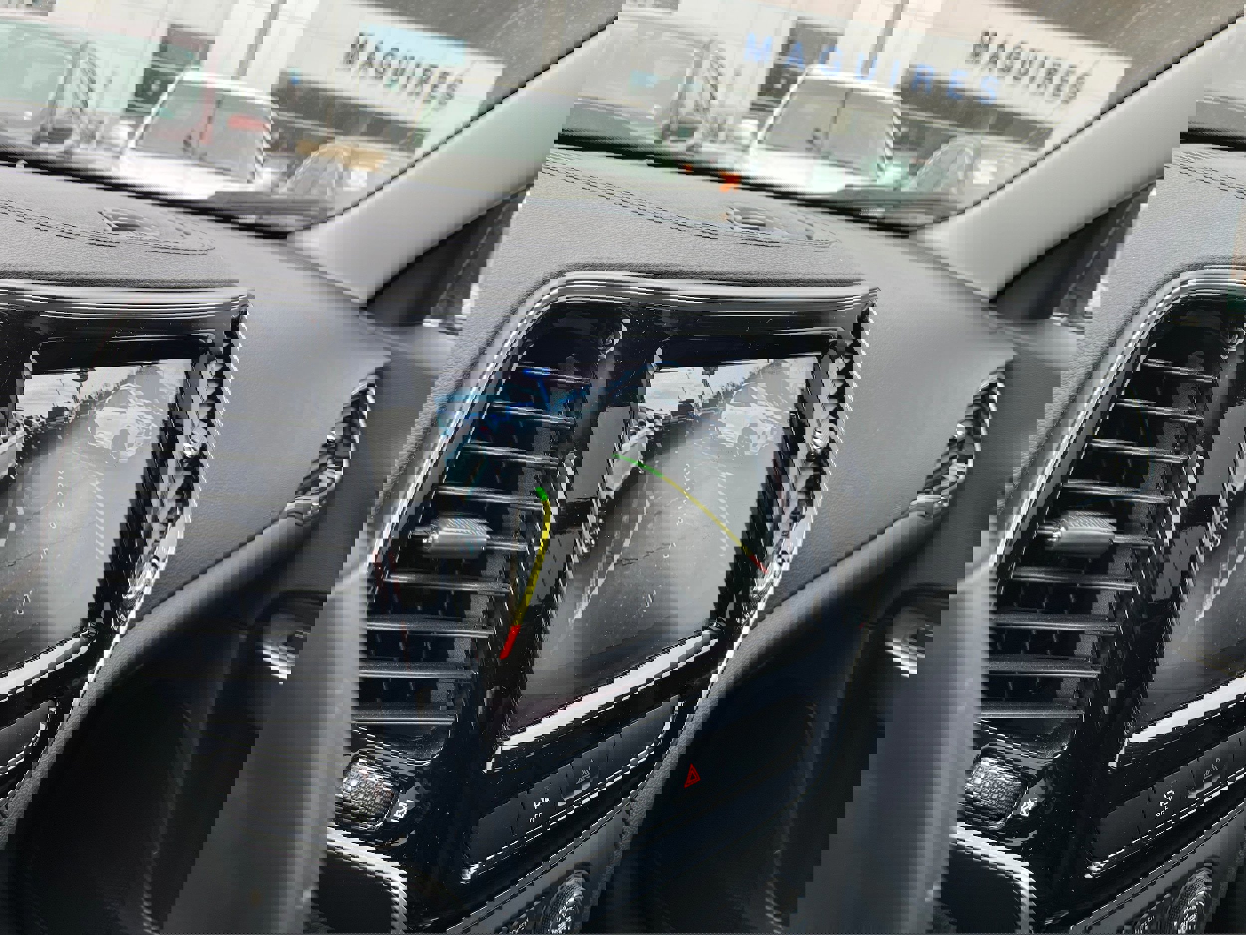 Used 2019 Jeep Cherokee Limited image 21