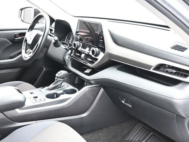 Used 2024 Toyota Highlander LE image 29