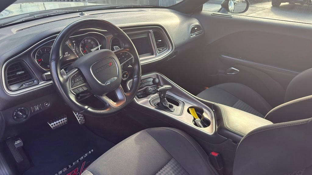 Used 2019 Dodge Challenger R/T RWD image 9
