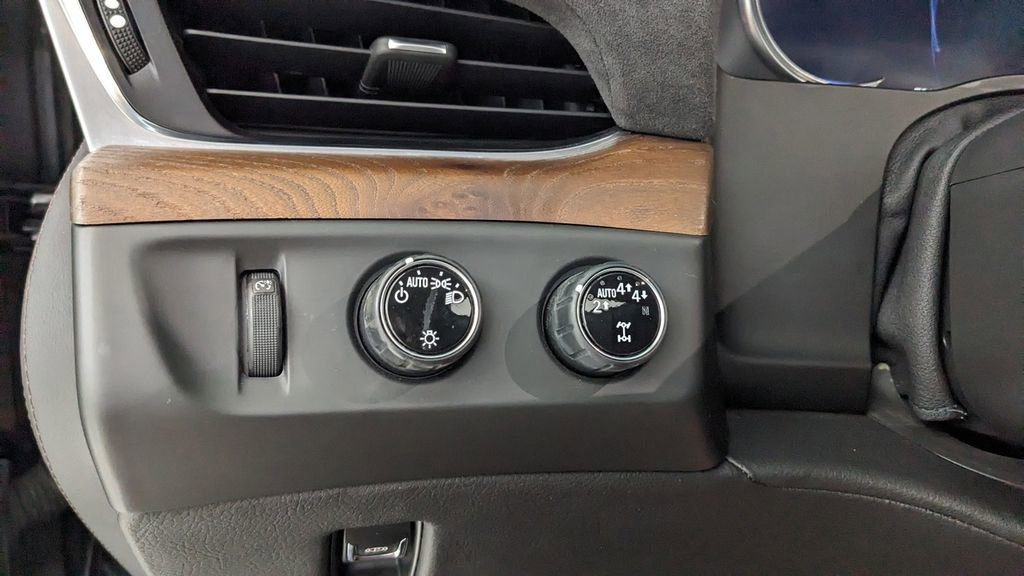 Used 2019 Cadillac Escalade Premium Luxury w/ Escalade Sport Edition AWD/4WD image 23
