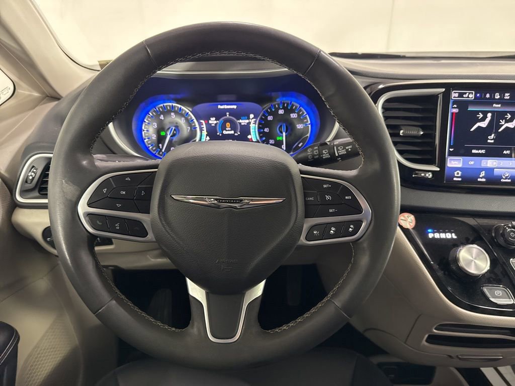 Used 2024 Chrysler Pacifica Touring-L image 23