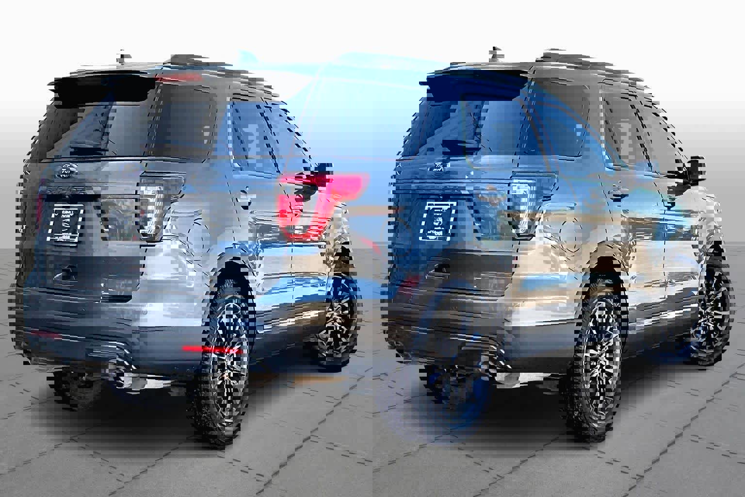 Certified 2017 Ford Explorer XLT w/ Equipment Group 202A image 3