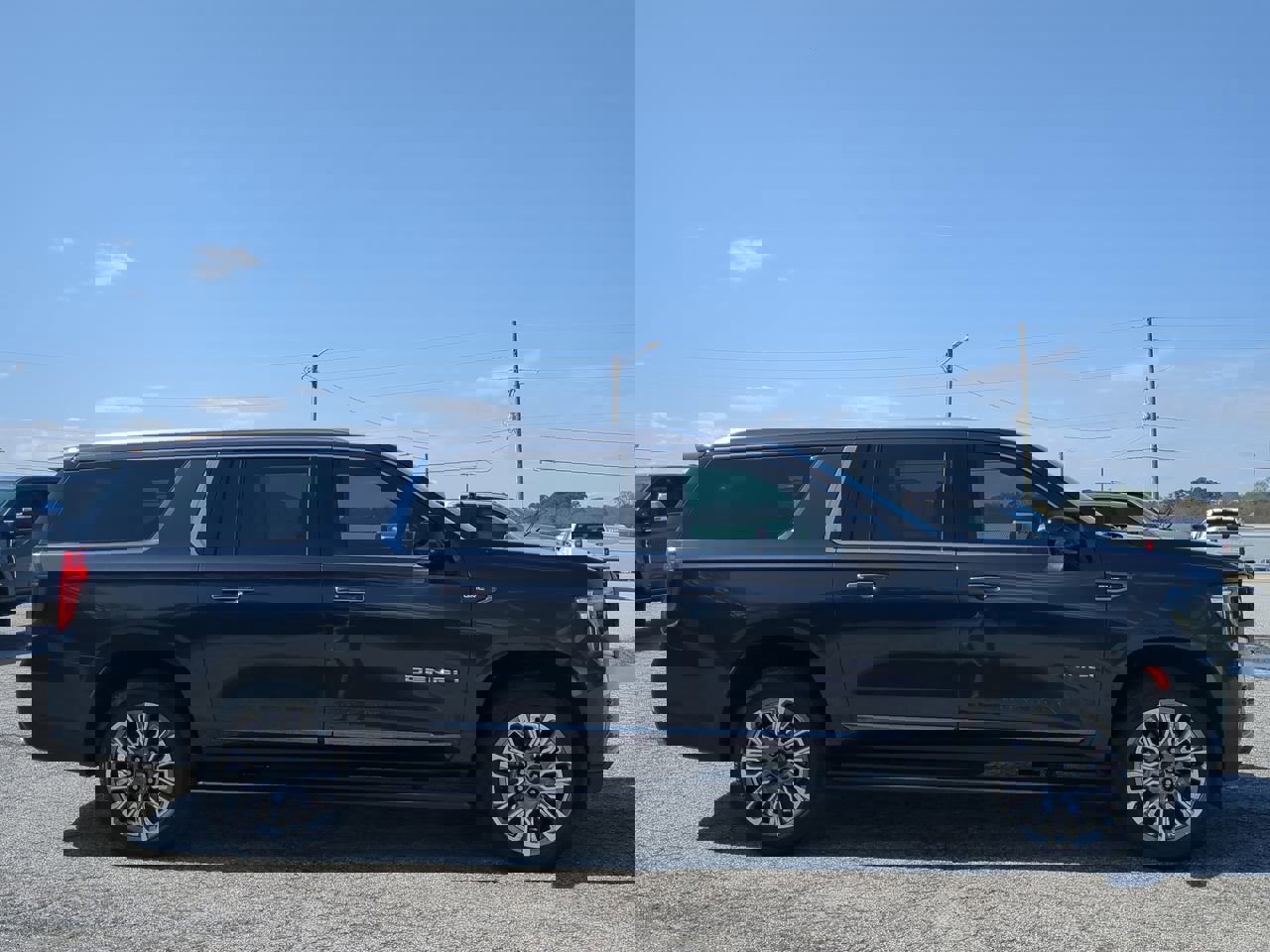 Used 2023 GMC Yukon XL Denali Ultimate image 6