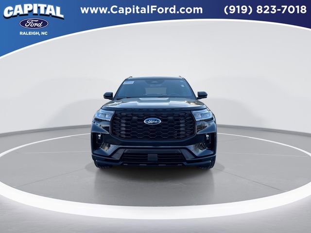 Certified 2025 Ford Explorer ST-Line w/ Premium Package AWD/4WD image 3
