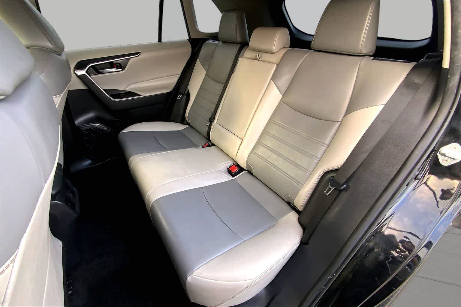 Used 2021 Toyota RAV4 XLE Premium FWD image 20