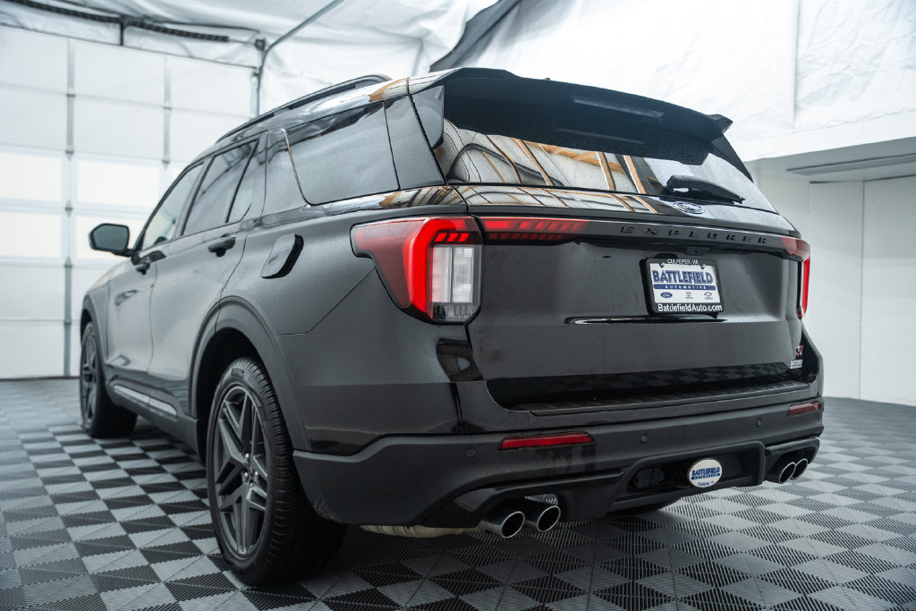 Certified 2025 Ford Explorer ST AWD/4WD image 7