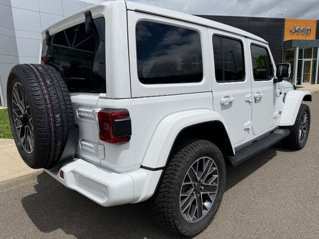 Used 2023 Jeep Wrangler Unlimited Sahara AWD/4WD image 3