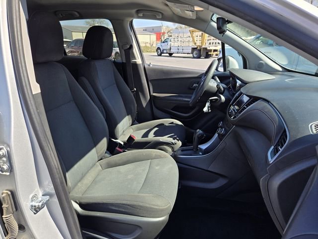 Used 2022 Chevrolet Trax LS w/ Tint and Cruise Package image 19