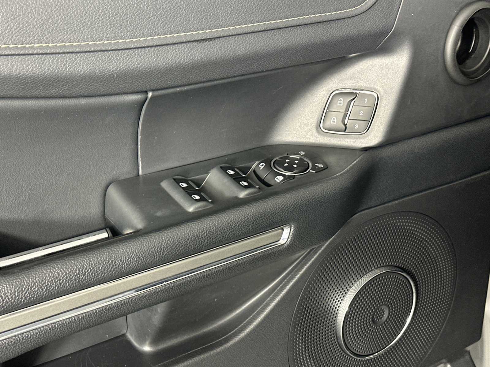 Certified 2024 Ford Expedition Max XLT image 10