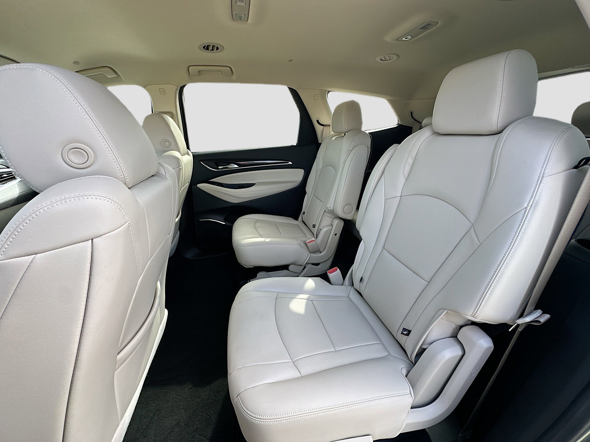 Used 2023 Buick Enclave Essence image 22