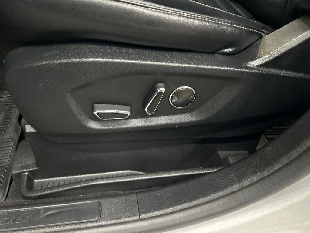 Certified 2019 Ford Edge SEL w/ Cold Weather Package AWD/4WD image 12