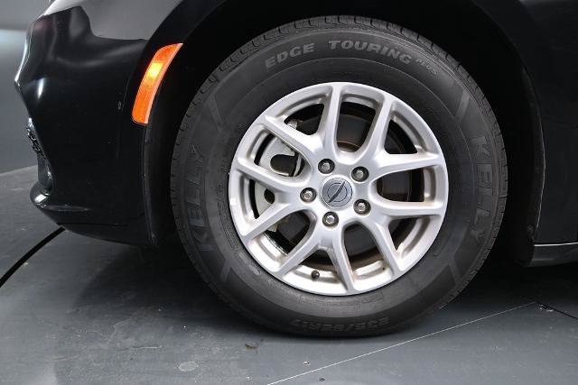 Used 2024 Chrysler Pacifica Touring-L FWD image 13