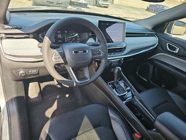 Used 2024 Jeep Compass Latitude AWD/4WD image 15