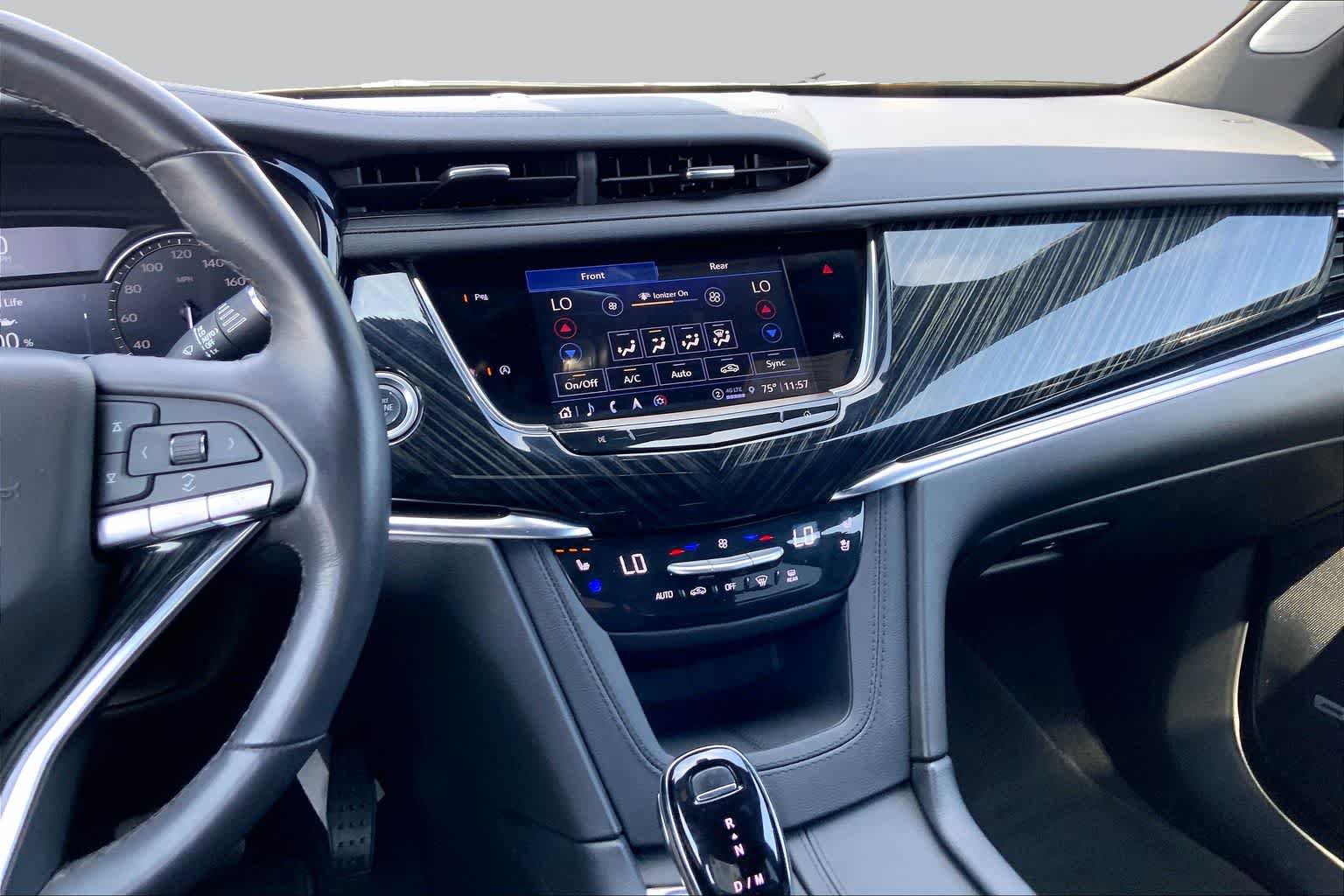 Used 2025 Cadillac XT6 Premium Luxury AWD/4WD image 7