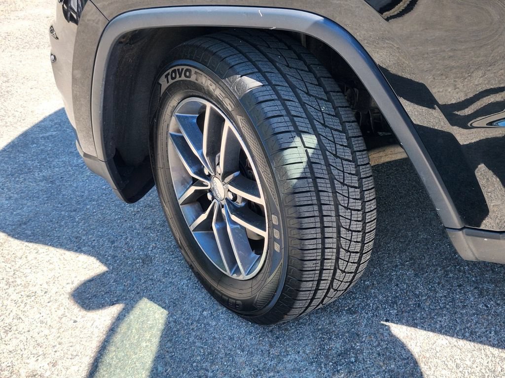 Used 2017 Jeep Grand Cherokee Limited AWD/4WD image 34