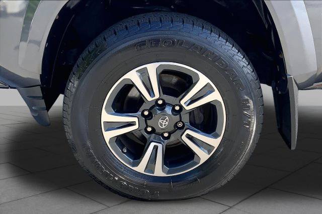 Used 2017 Toyota Tacoma TRD Sport w/ Premium & Technology Package AWD/4WD image 11