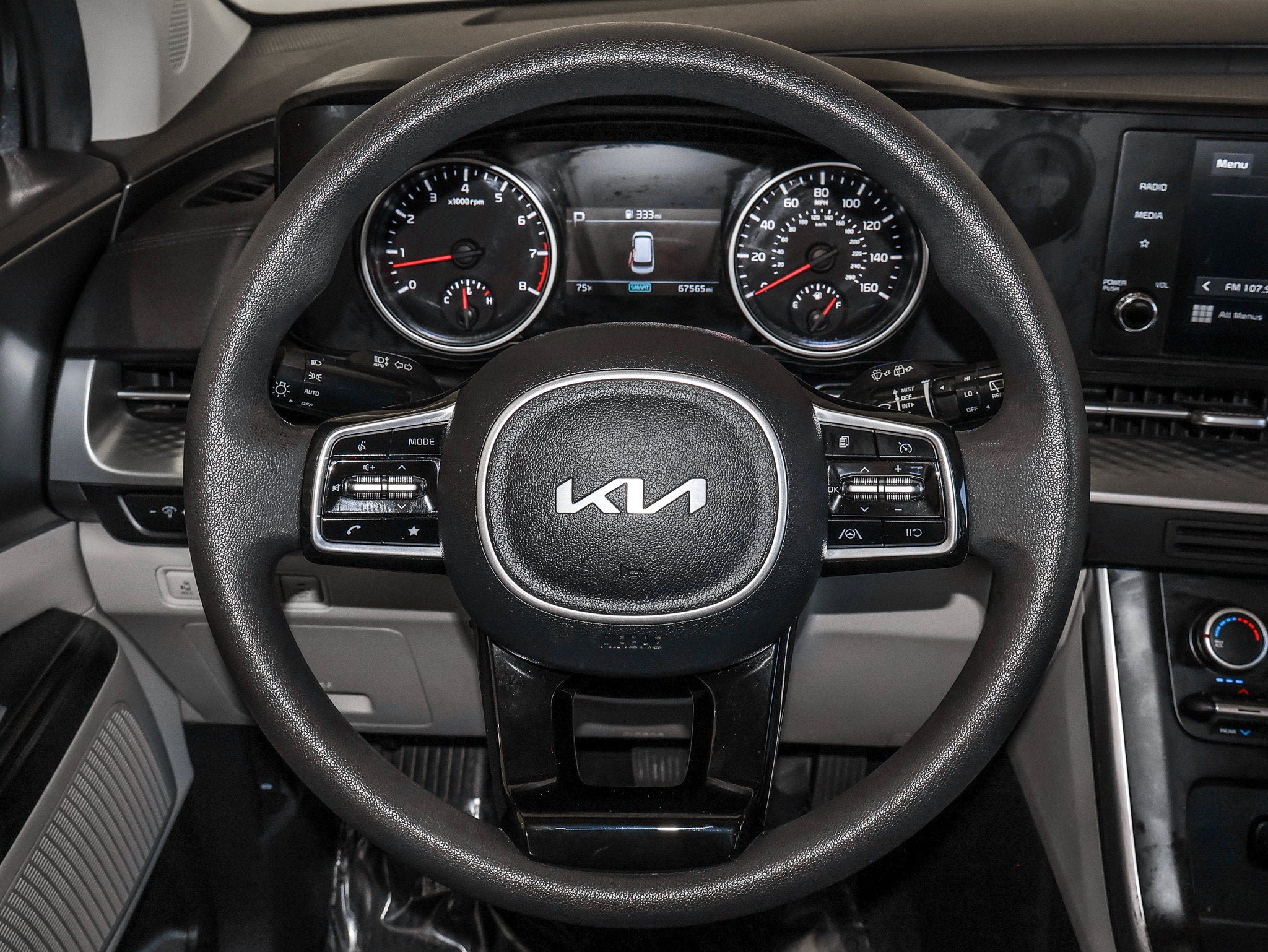 Used 2022 Kia Carnival LX FWD image 26