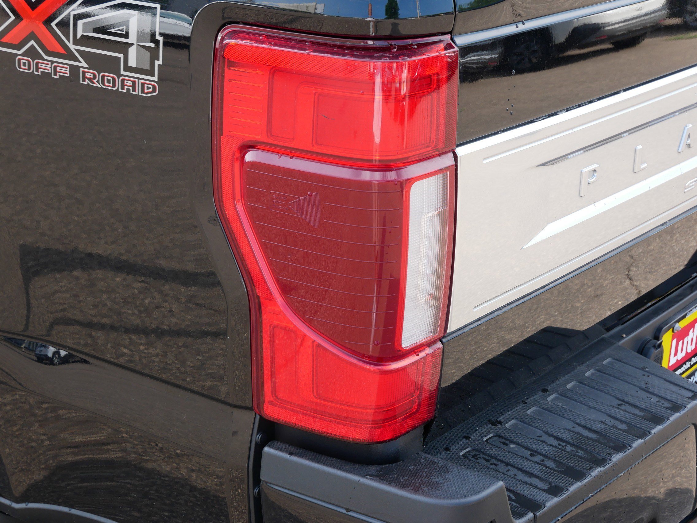 Certified 2021 Ford F350 Platinum w/ FX4 Off-Road Package AWD/4WD image 17