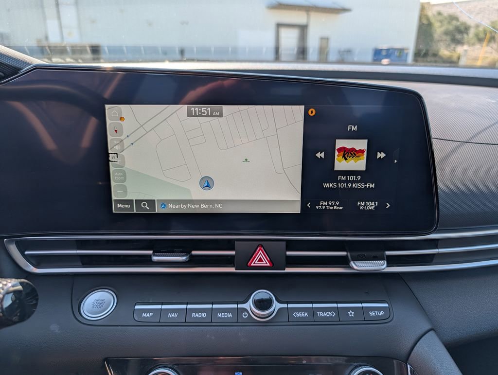 Used 2023 Hyundai Elantra SEL w/ Convenience Package image 11