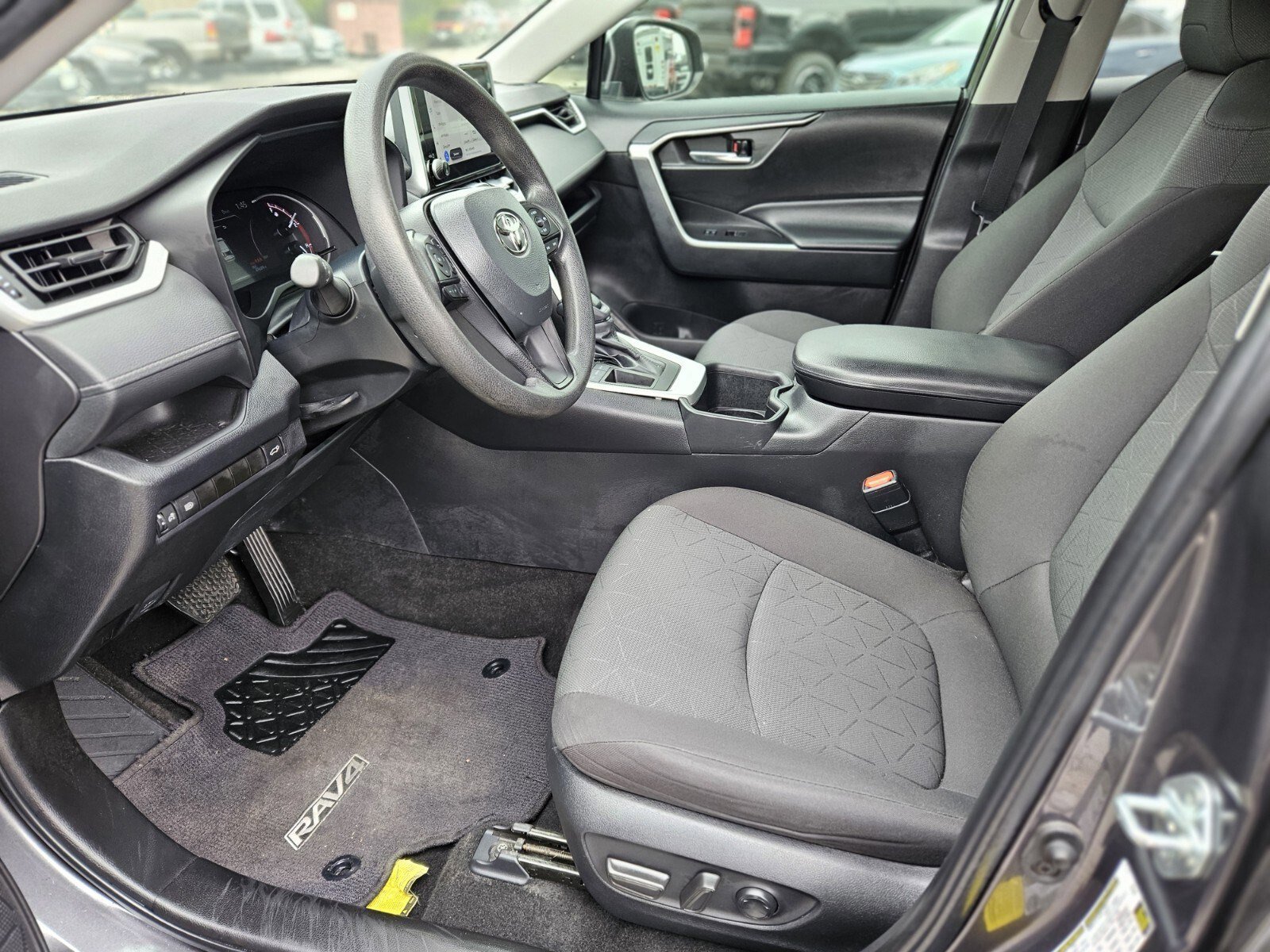 Used 2023 Toyota RAV4 XLE image 19