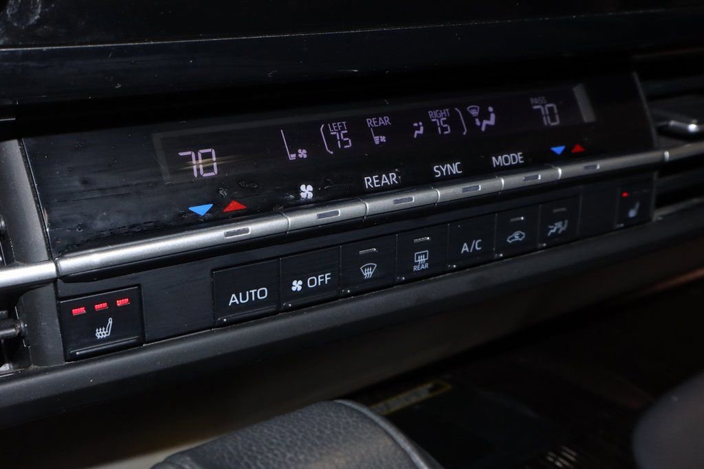 Used 2022 Toyota Sienna XLE w/ XLE Plus Package image 32