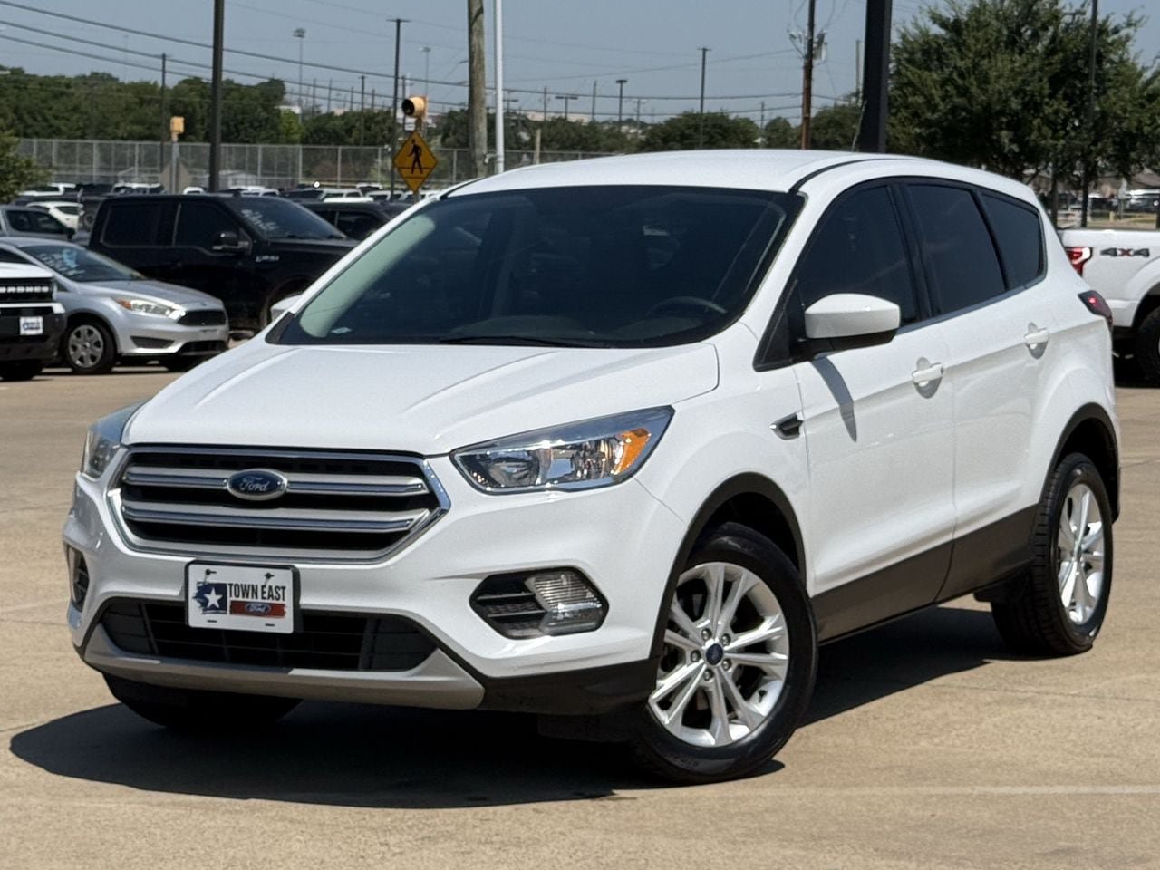 Certified 2019 Ford Escape SE FWD image 2