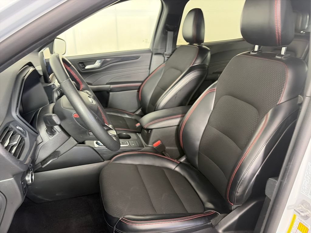 Certified 2025 Ford Escape ST-Line Select AWD/4WD image 11