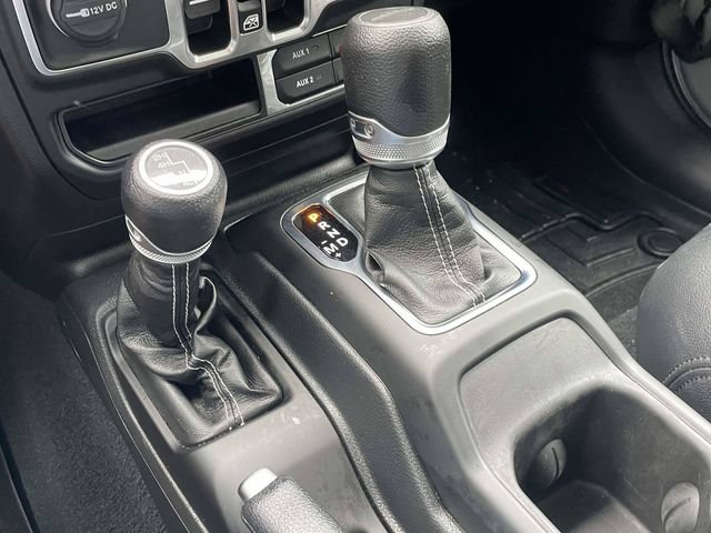 Used 2023 Jeep Gladiator Overland w/ LED Lighting Group AWD/4WD image 17