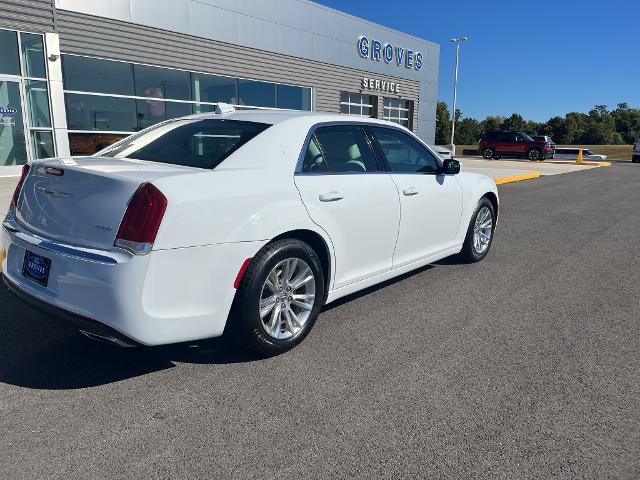 Used 2020 Chrysler 300 Touring RWD image 5