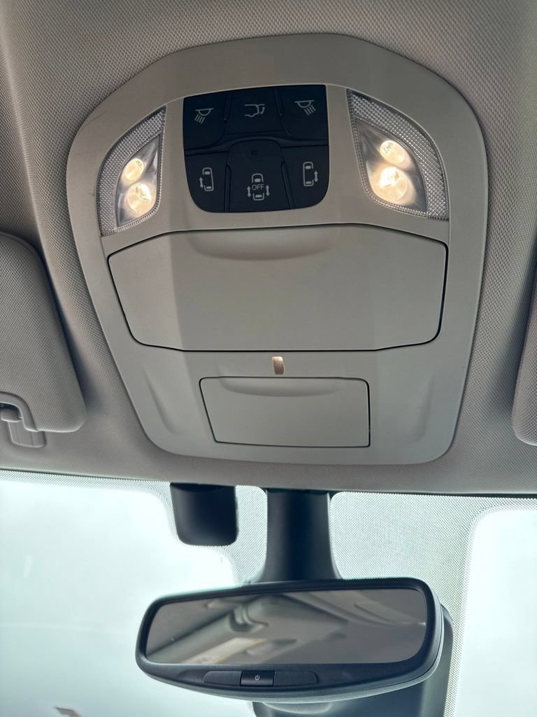 Used 2022 Chrysler Pacifica Touring-L FWD image 26