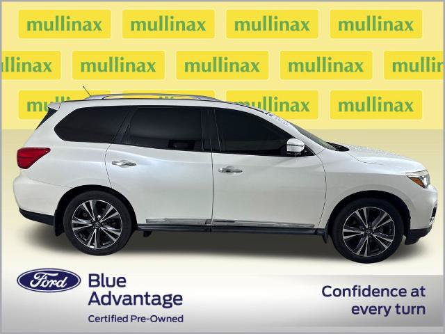 Used 2018 Nissan Pathfinder Platinum FWD image 2