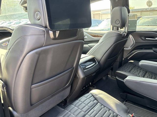 Used 2024 Cadillac Escalade Sport Platinum w/ Heavy-Duty Trailer Package image 18