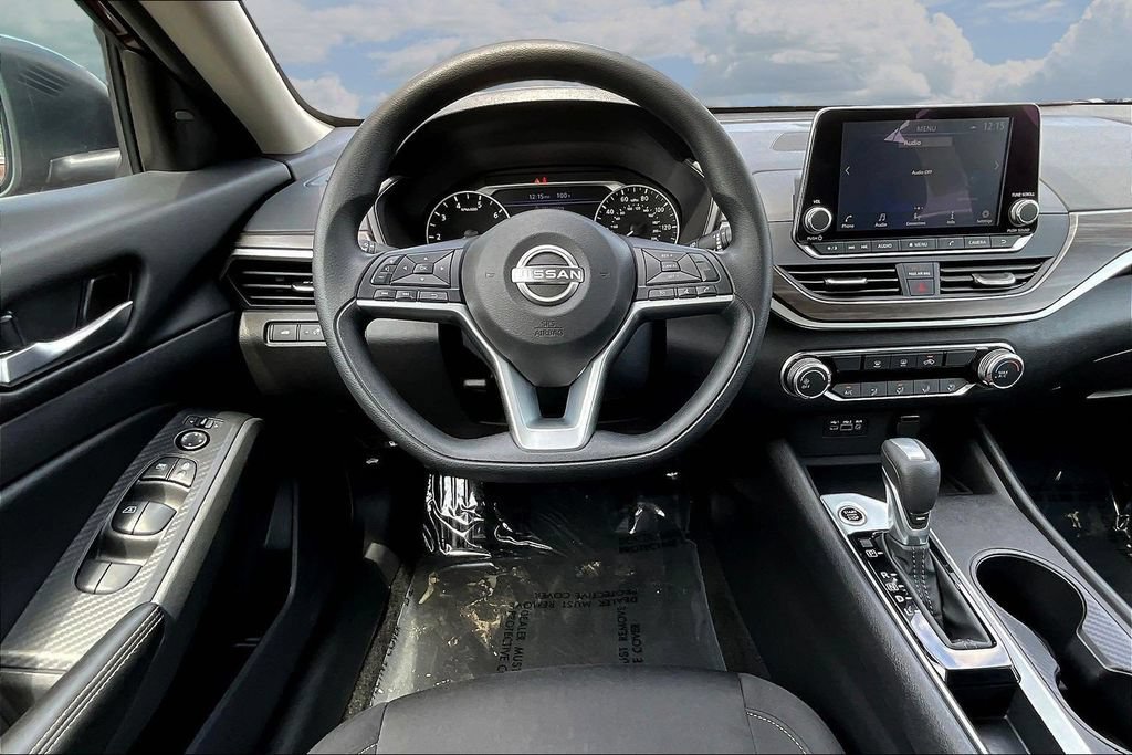 Used 2025 Nissan Altima 2.5 SV FWD image 10