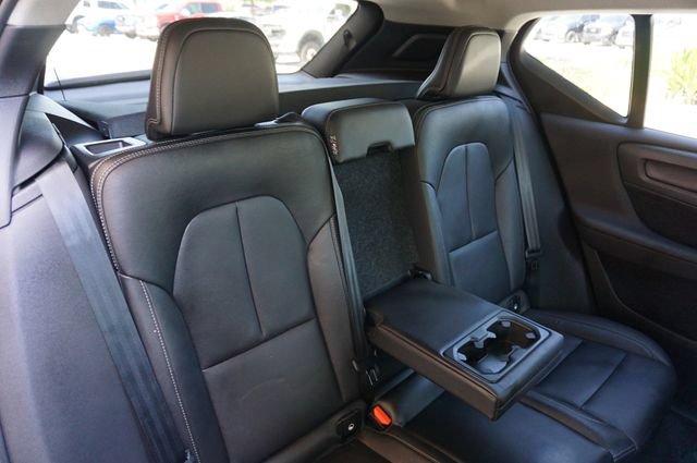 Used 2021 Volvo XC40 T4 Momentum w/ Protection Package Premier FWD image 16
