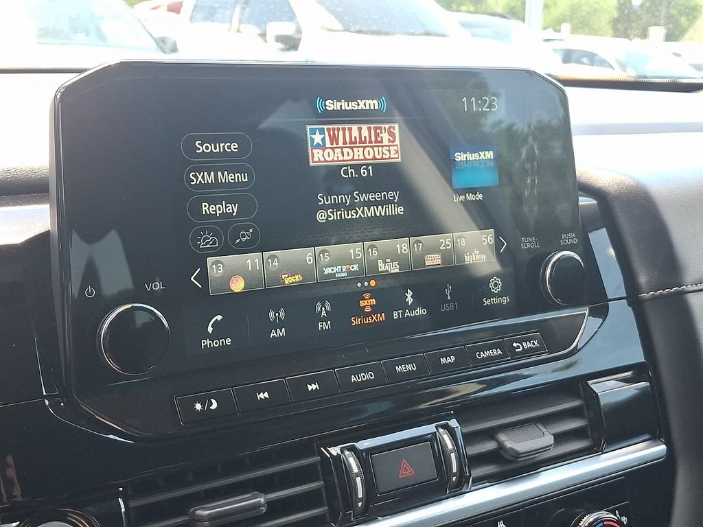Used 2023 Nissan Pathfinder SL AWD/4WD image 18