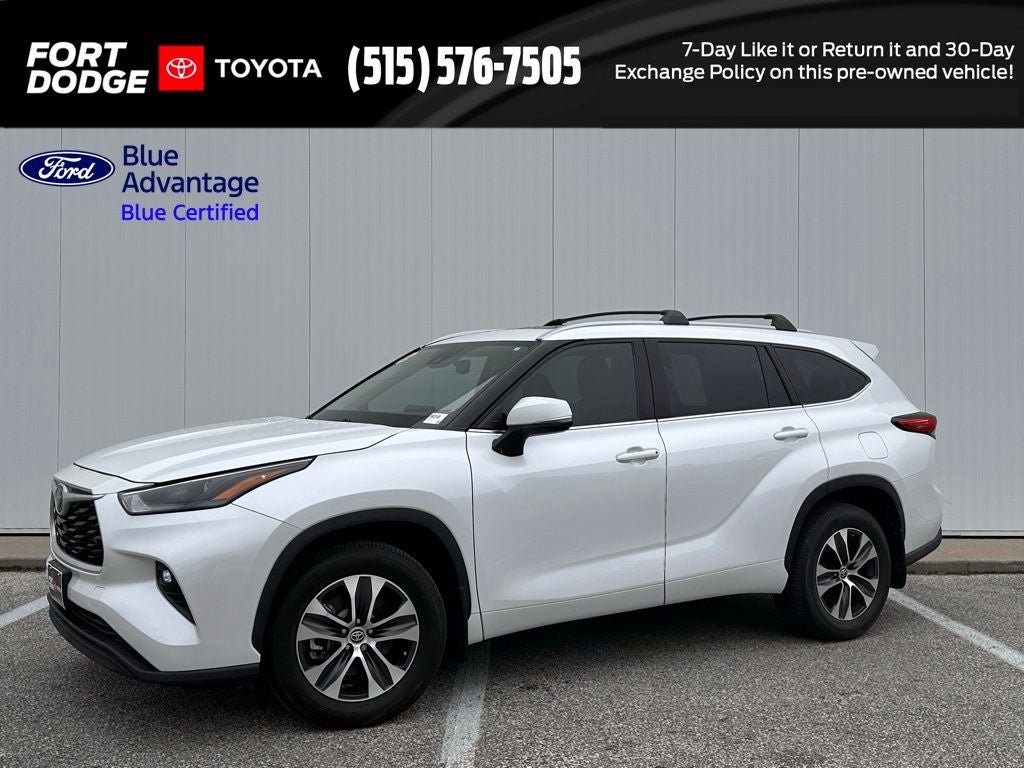 Used 2022 Toyota Highlander XLE AWD/4WD image 1