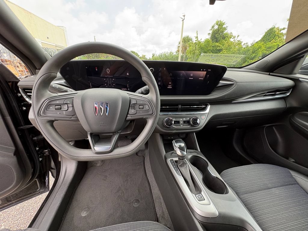 Used 2025 Buick Envista Preferred FWD image 7