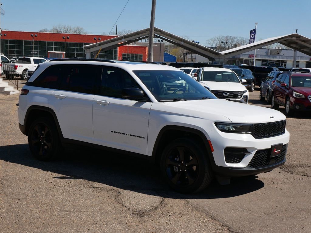 Used 2023 Jeep Grand Cherokee Altitude